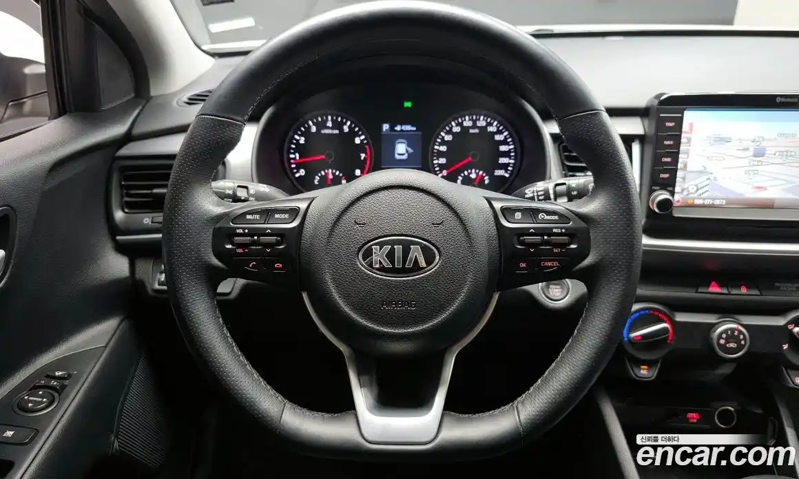 Kia Stonic 2018 1.4 гидро в Москве № 1288840, фото 13