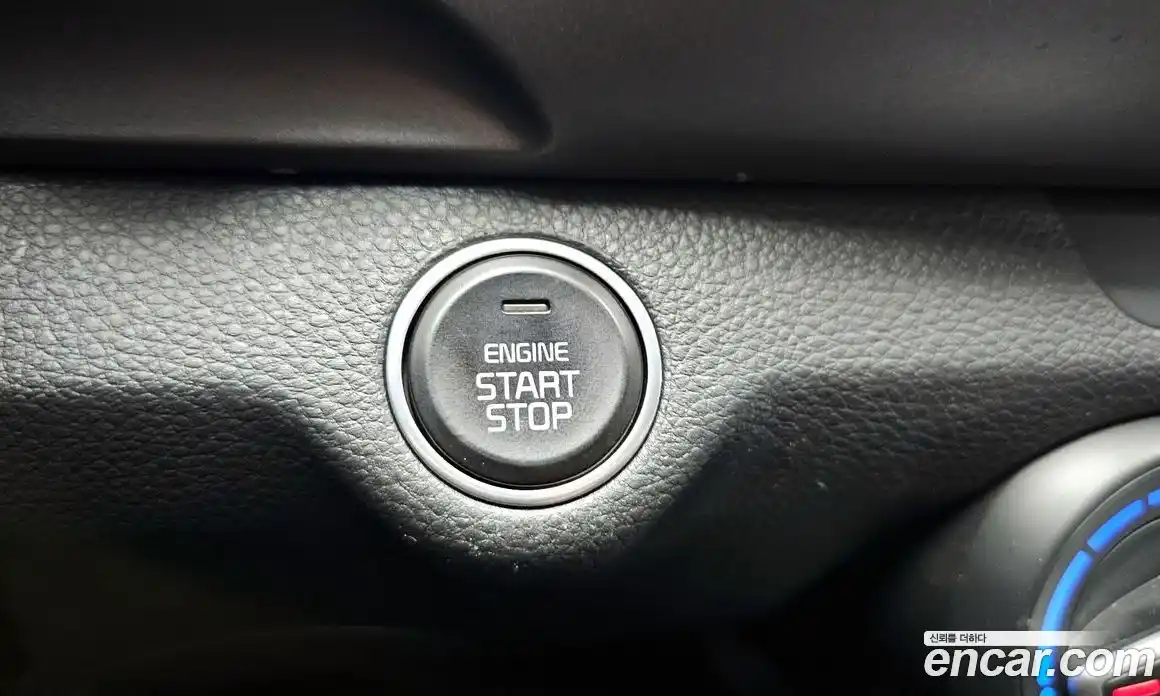 Kia Stonic 2018 1.4 гидро в Москве № 1288840, фото 18