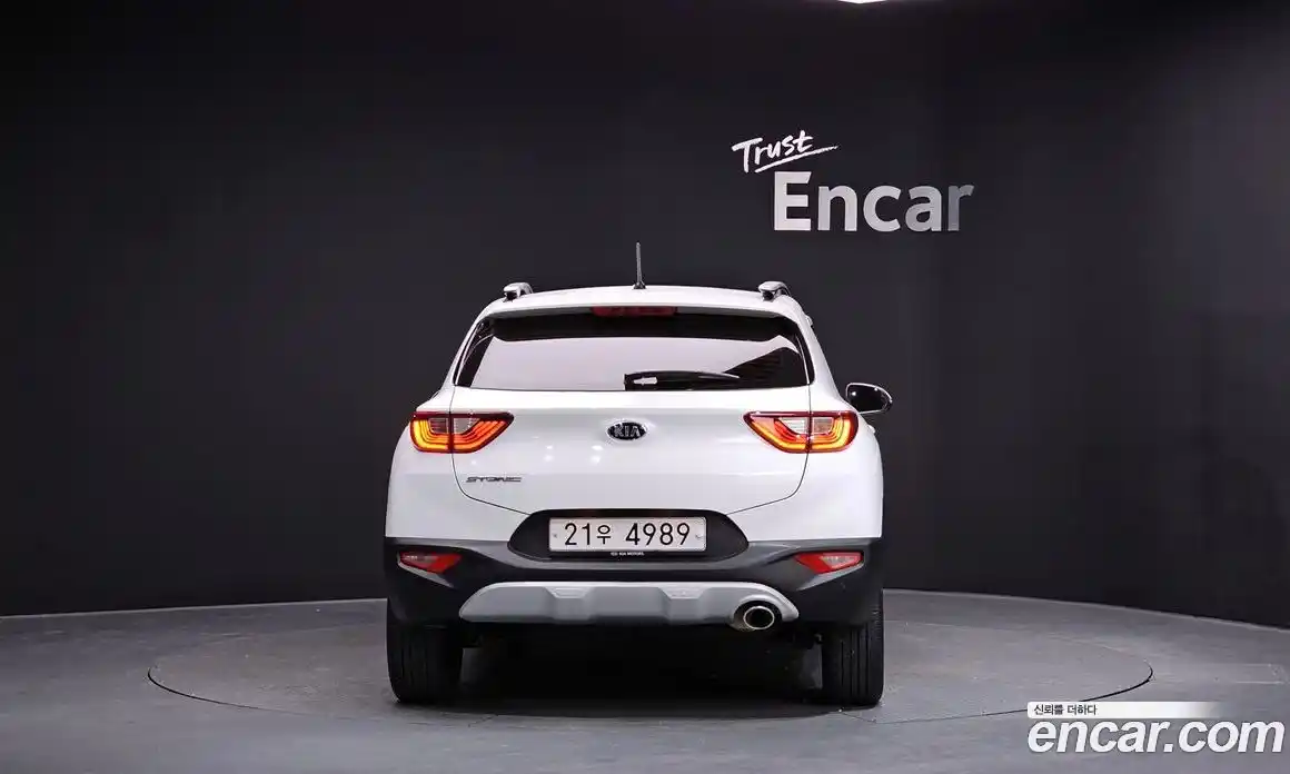 Kia Stonic 2018 1.4 гидро в Москве № 1288840, фото 4
