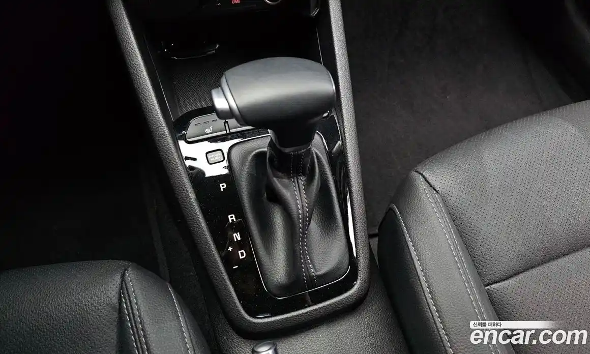Kia Stonic 2018 1.4 гидро в Москве № 1288840, фото 9