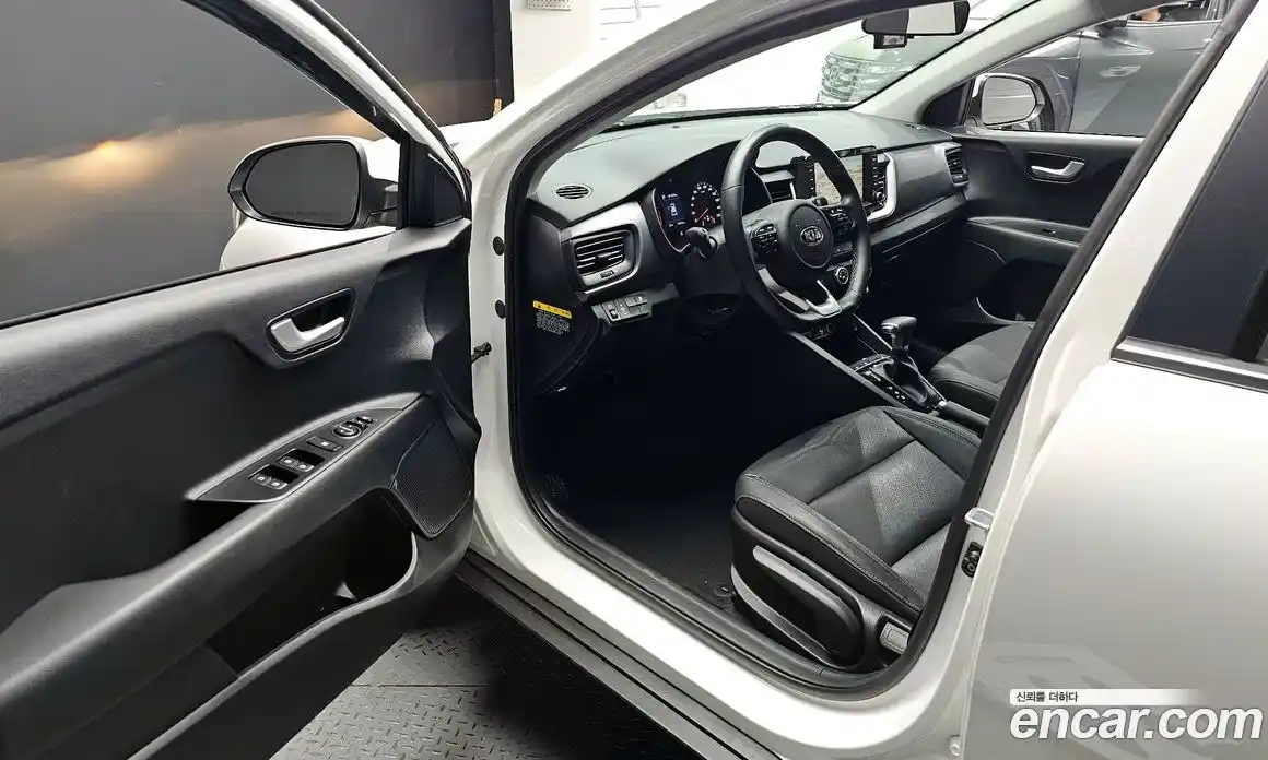 Kia Stonic 2018 1.4 гидро в Москве № 1288840, фото 10