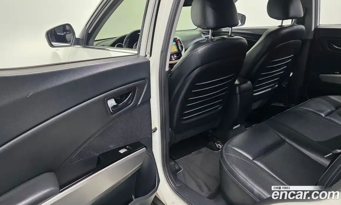 SsangYong TIBOLI 2015 1.6 Автомат в Москве № 1289342, фото 18