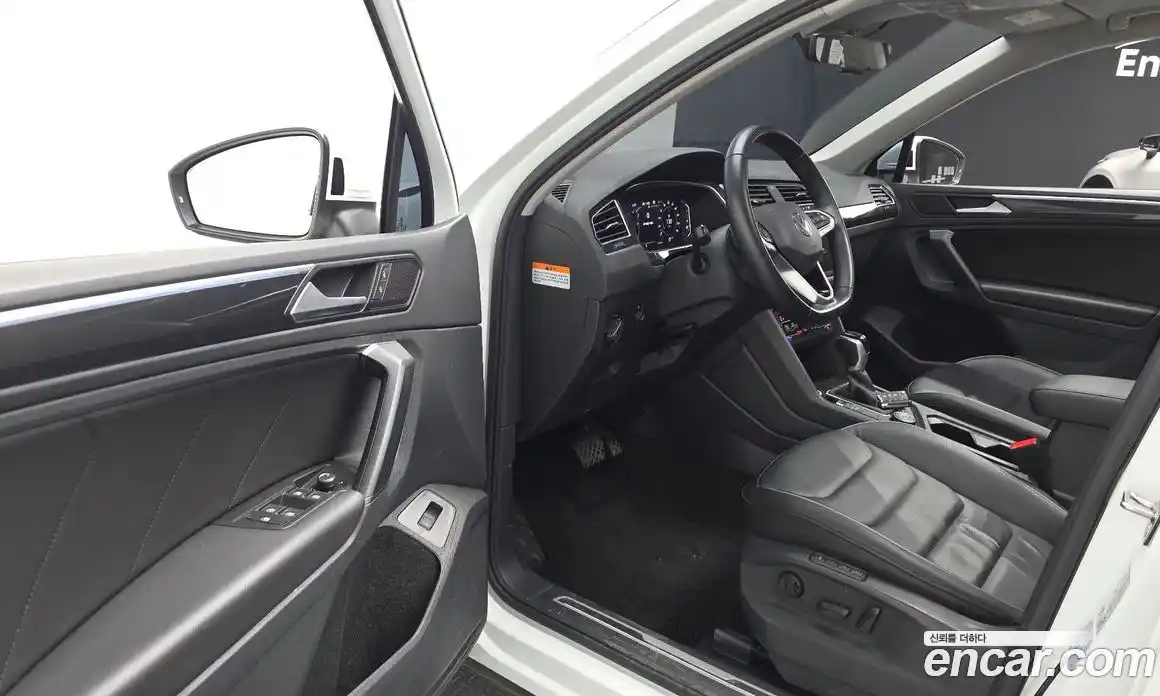 Volkswagen Tiguan 2023 2.0 гидро в Москве № 1294002, фото 11