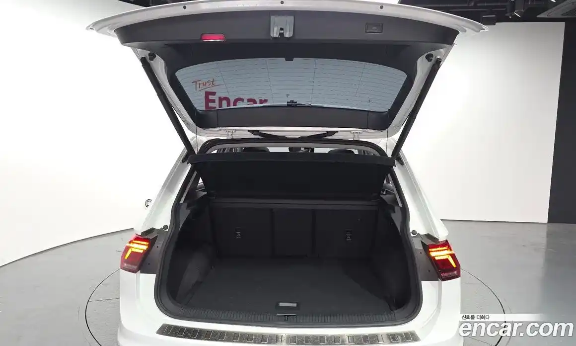 Volkswagen Tiguan 2023 2.0 гидро в Москве № 1294002, фото 20