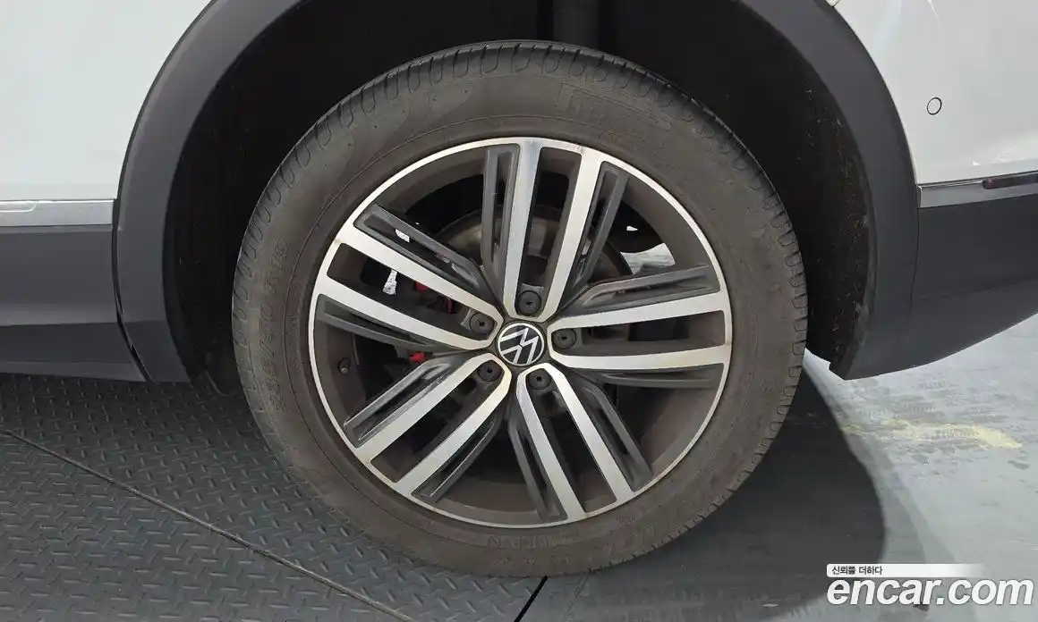 Volkswagen Tiguan 2023 2.0 гидро в Москве № 1294002, фото 5