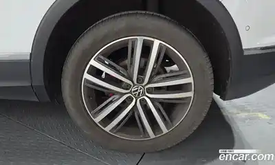 Volkswagen Tiguan 2023 2.0 гидро в Москве № 1294002, миниатюра 5