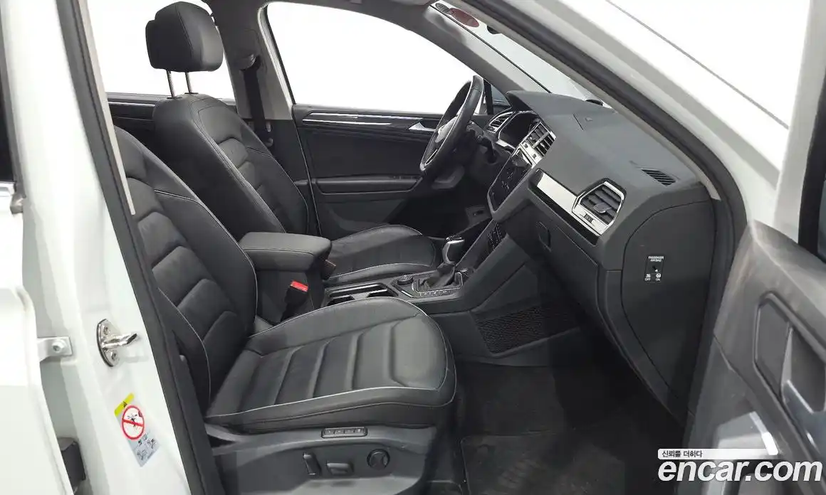 Volkswagen Tiguan 2023 2.0 гидро в Москве № 1294002, фото 10