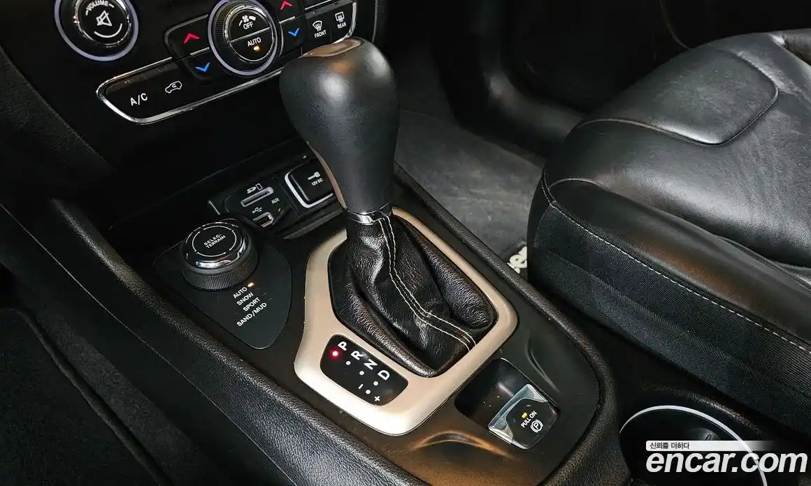 Jeep Cherokee 2017 2.4 гидро в Москве № 199459, фото 8