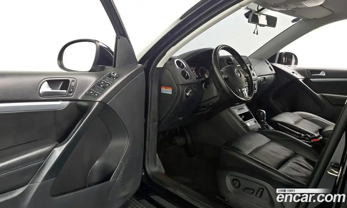 Volkswagen Tiguan 2015 2.0 гидро в Москве № 222541, фото 11