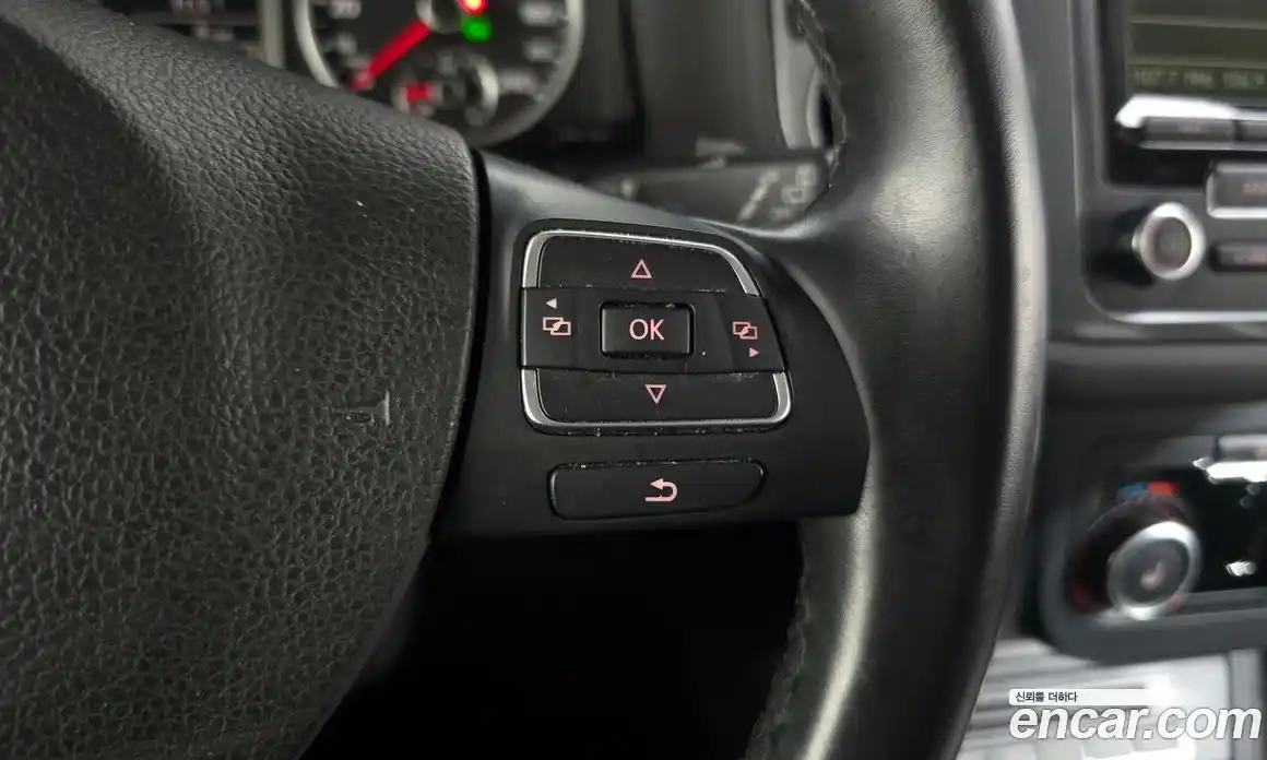 Volkswagen Tiguan 2015 2.0 гидро в Москве № 222541, фото 19