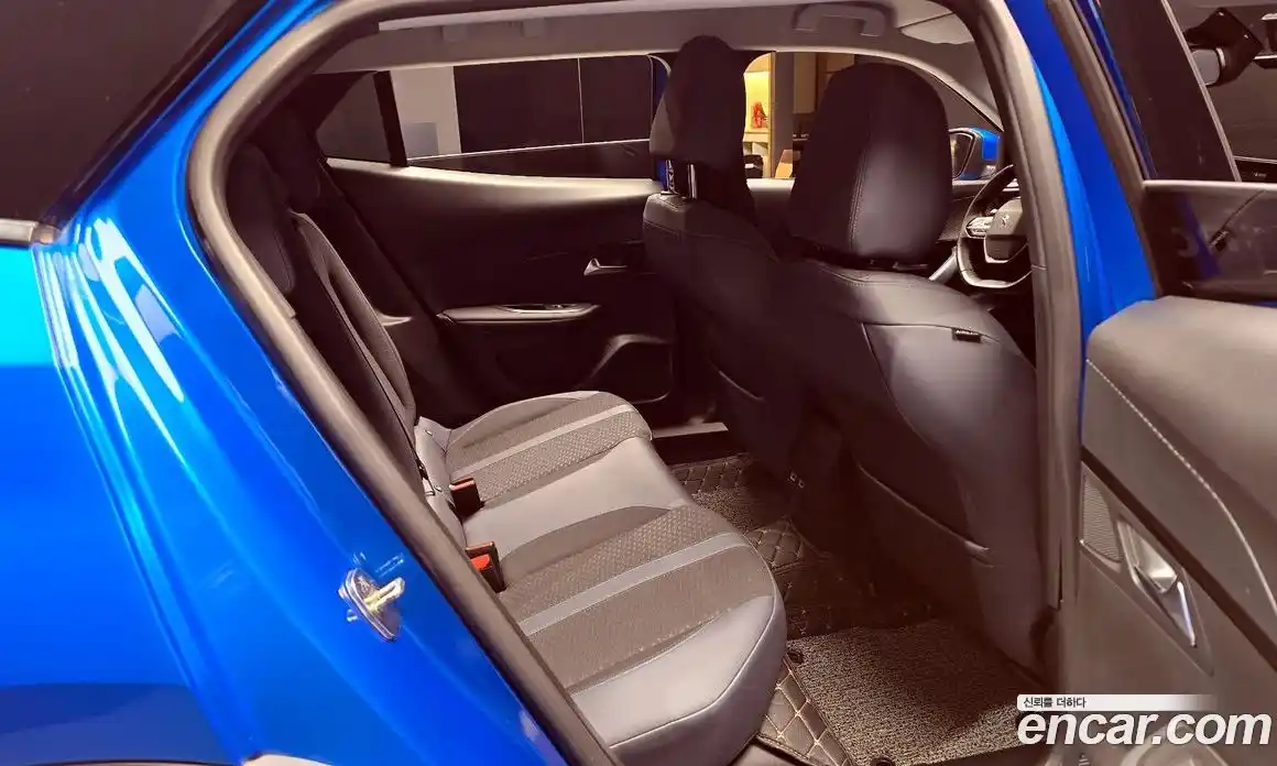 Peugeot 2008 2021 1.5 гидро в Москве № 285798, фото 13