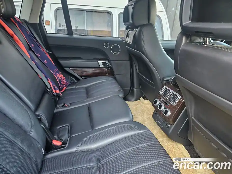 Land Rover Range-Rover 2015 4.4 гидро в Москве № 975675, фото 16