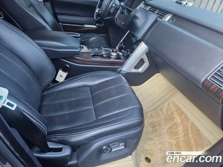 Land Rover Range-Rover 2015 4.4 гидро в Москве № 975675, фото 17