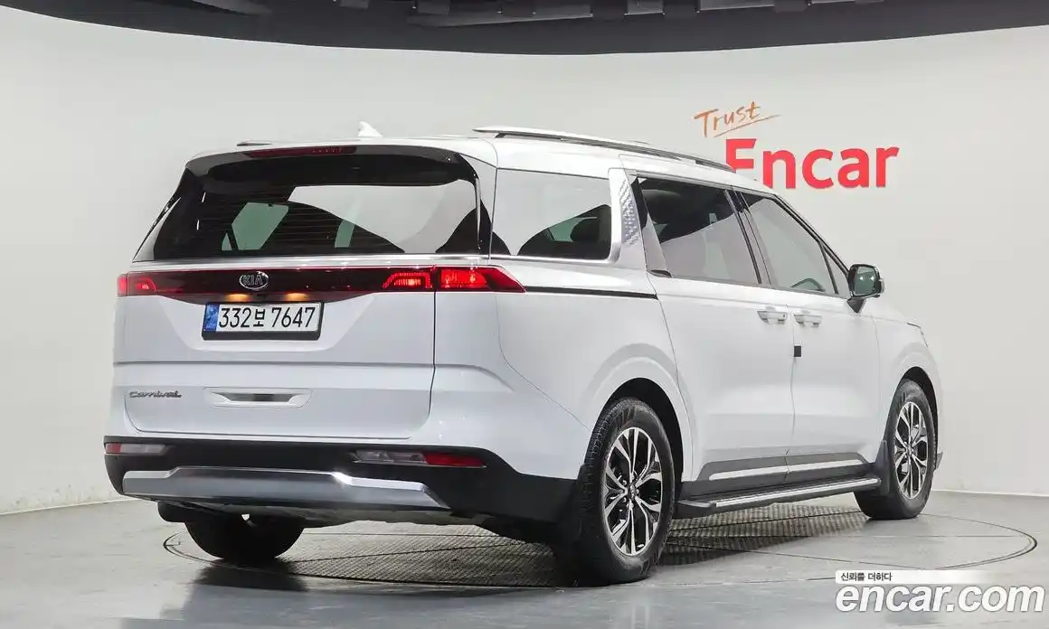 Kia Canival 2021 3.5 Автомат в Москве № 1245232, фото 2