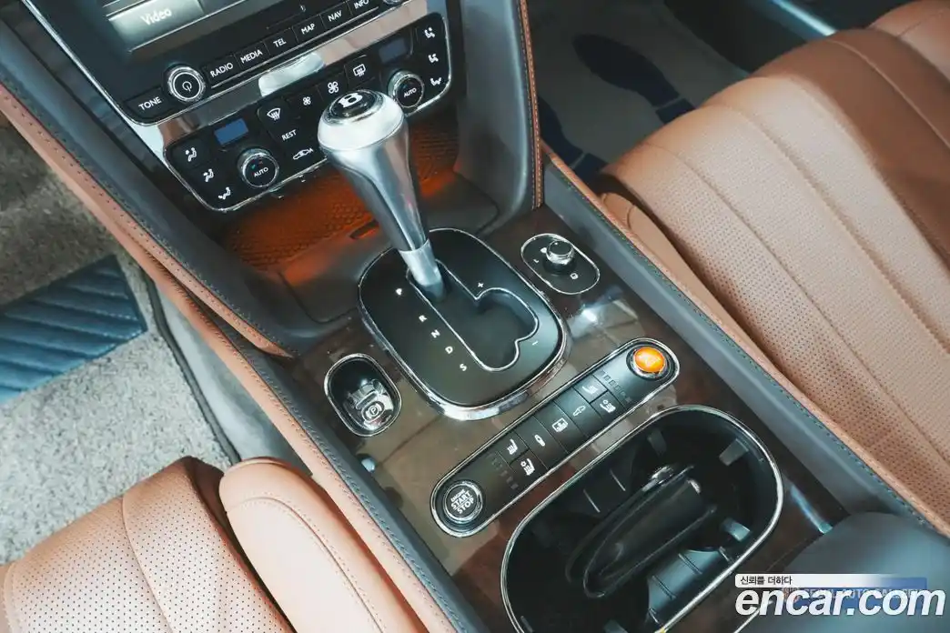 Bentley Flying Spur 2015 4.0 гидро в Москве № 1253776, фото 17