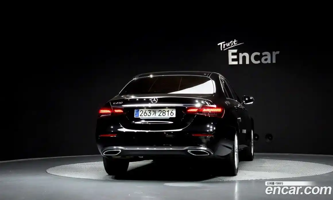 Mercedes-Benz E-Class 2023 2.0 гидро в Москве, фото 3