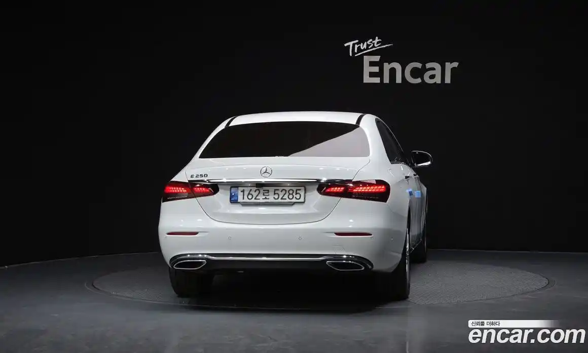 Mercedes-Benz E-Class 2021 2.0 гидро в Москве, фото 4