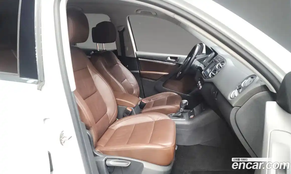 Volkswagen Tiguan 2015 2.0 гидро в Москве № 211748, фото 11