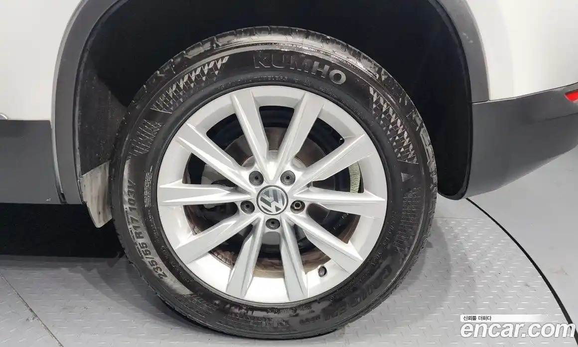 Volkswagen Tiguan 2015 2.0 гидро в Москве № 211748, фото 5