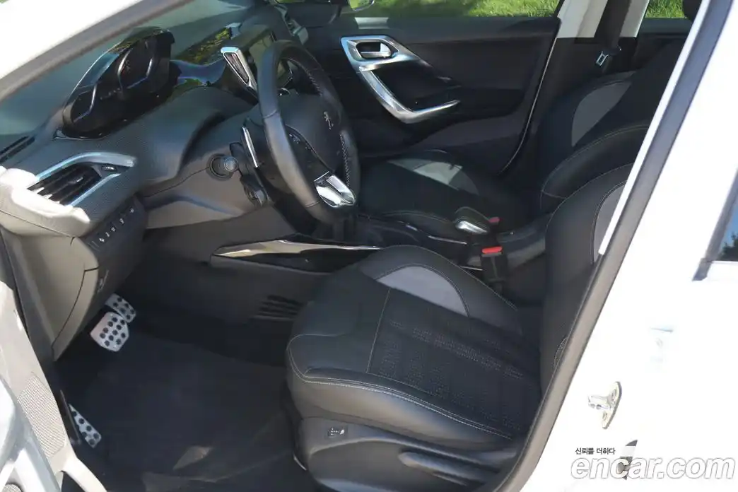 Peugeot 2008 2015 1.6 гидро в Москве № 236399, фото 12