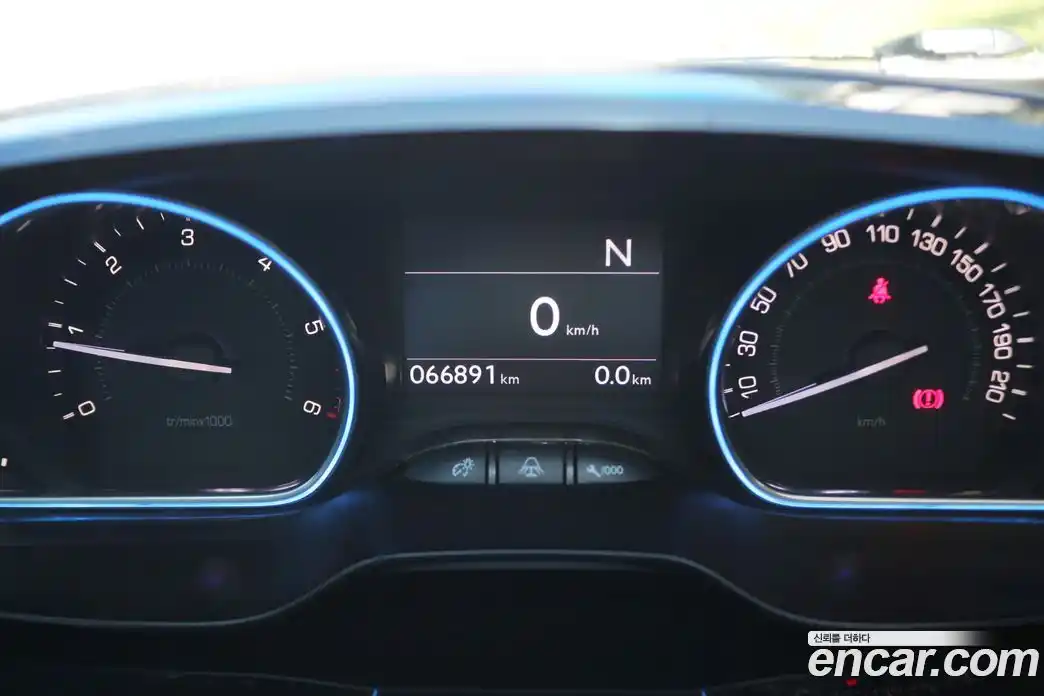 Peugeot 2008 2015 1.6 гидро в Москве № 236399, фото 8