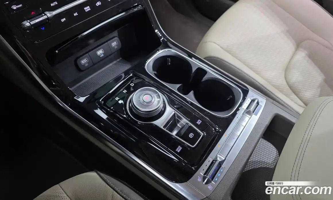 Kia Canival 2022 2.2 Автомат в Москве № 1248336, фото 9