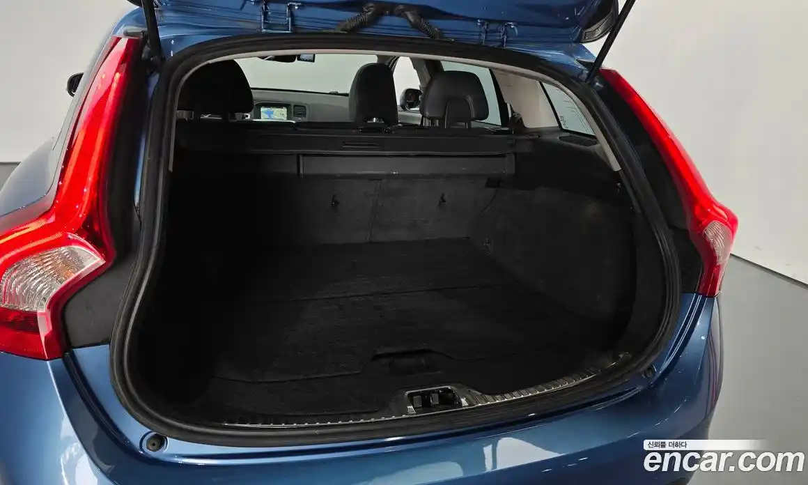 Volvo V60 2015 2.0 гидро в Москве № 1250063, фото 20