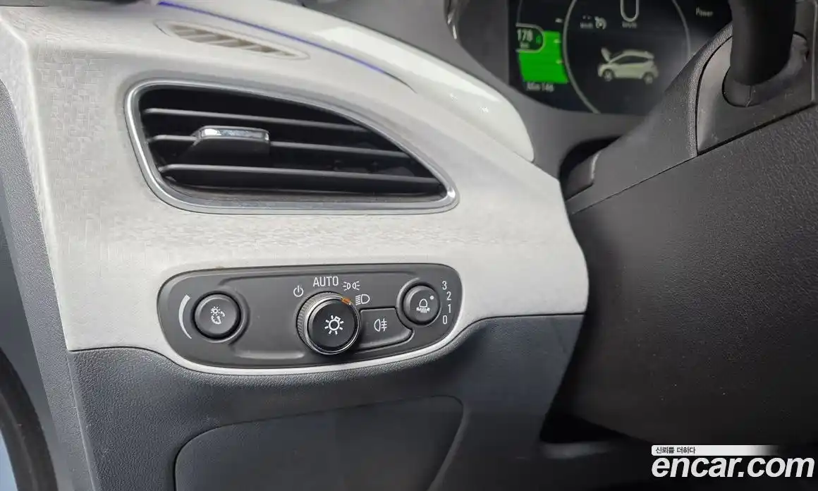 Chevrolet Bolt EV 2018 0.2 Автомат в Москве № 1290050, фото 17