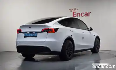 Tesla Model Y, 2024