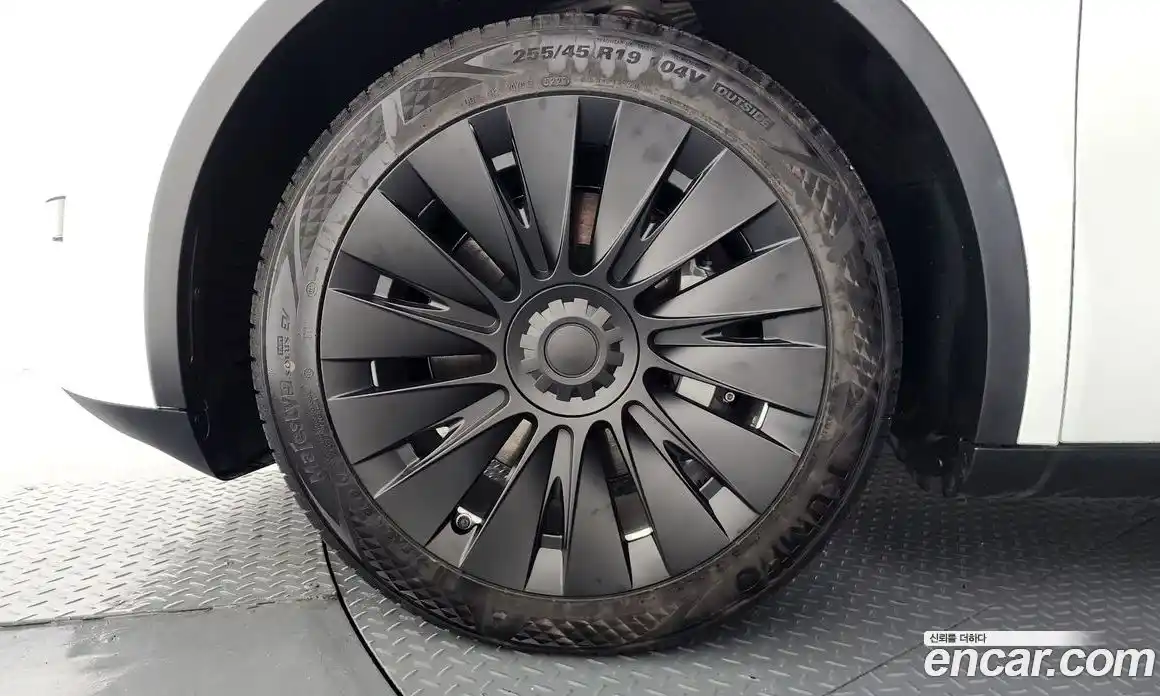 Tesla Model Y 2024 0.2 гидро в Москве № 1293687, фото 4