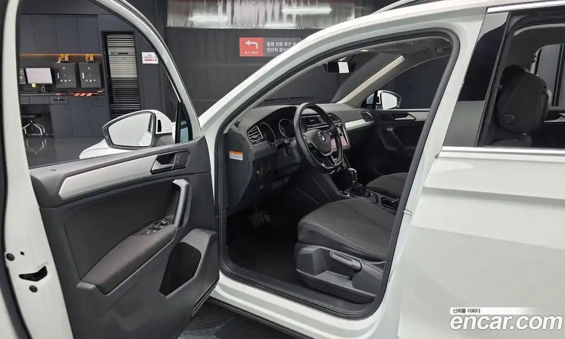 Volkswagen Tiguan 2018 2.0 гидро в Москве № 1293874, фото 11