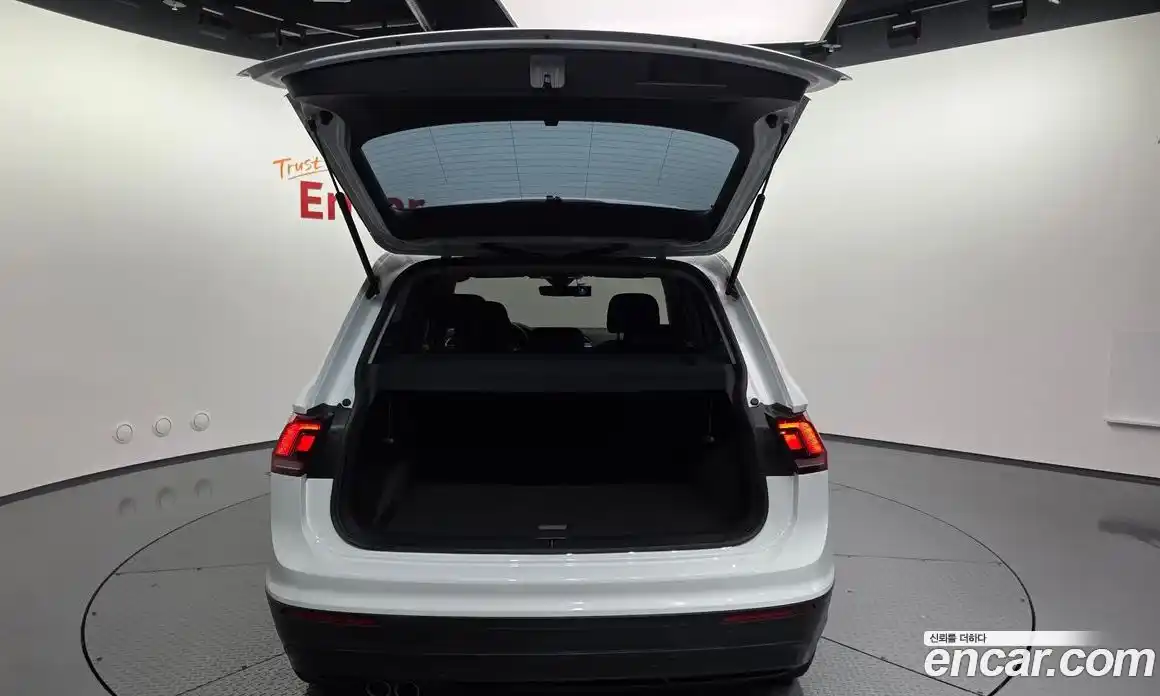 Volkswagen Tiguan 2018 2.0 гидро в Москве № 1293874, фото 20