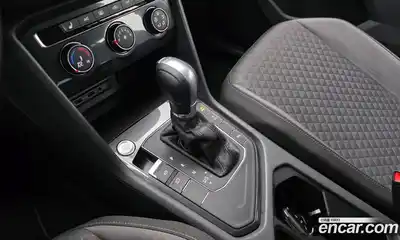 Volkswagen Tiguan 2018 2.0 гидро в Москве № 1293874, миниатюра 9