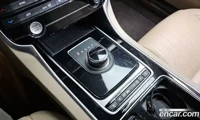 Jaguar XF 2018 2.0 гидро в Москве № 1295098, миниатюра 9