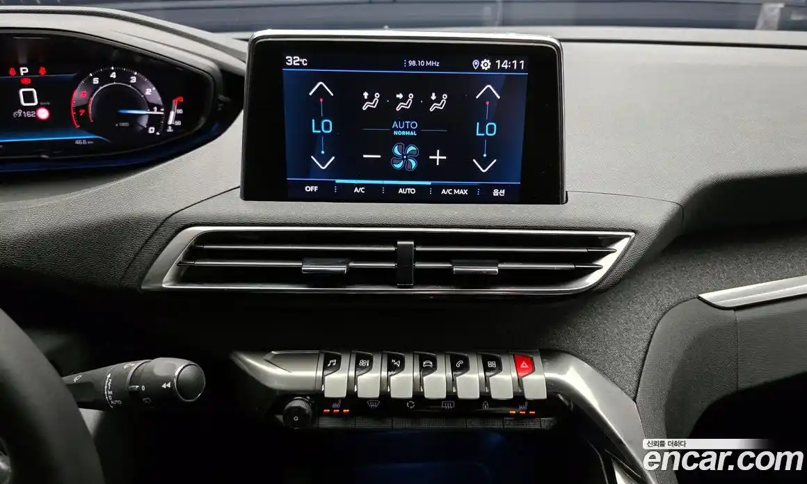 Peugeot 3008 2024 1.2 гидро в Москве № 256228, фото 16