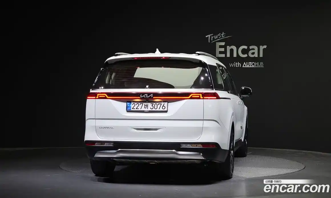 Kia Canival 2023 2.2 гидро в Москве № 121182, фото 4