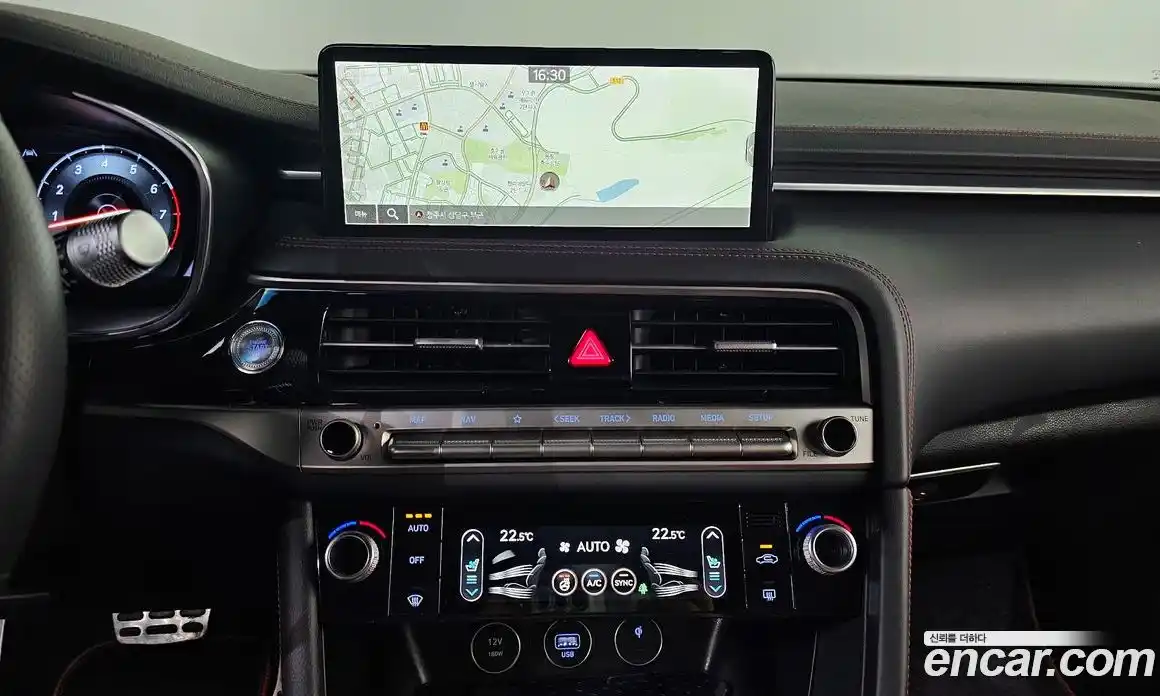 Genesis G70 2023 3.3 Автомат в Москве № 1248422, фото 16