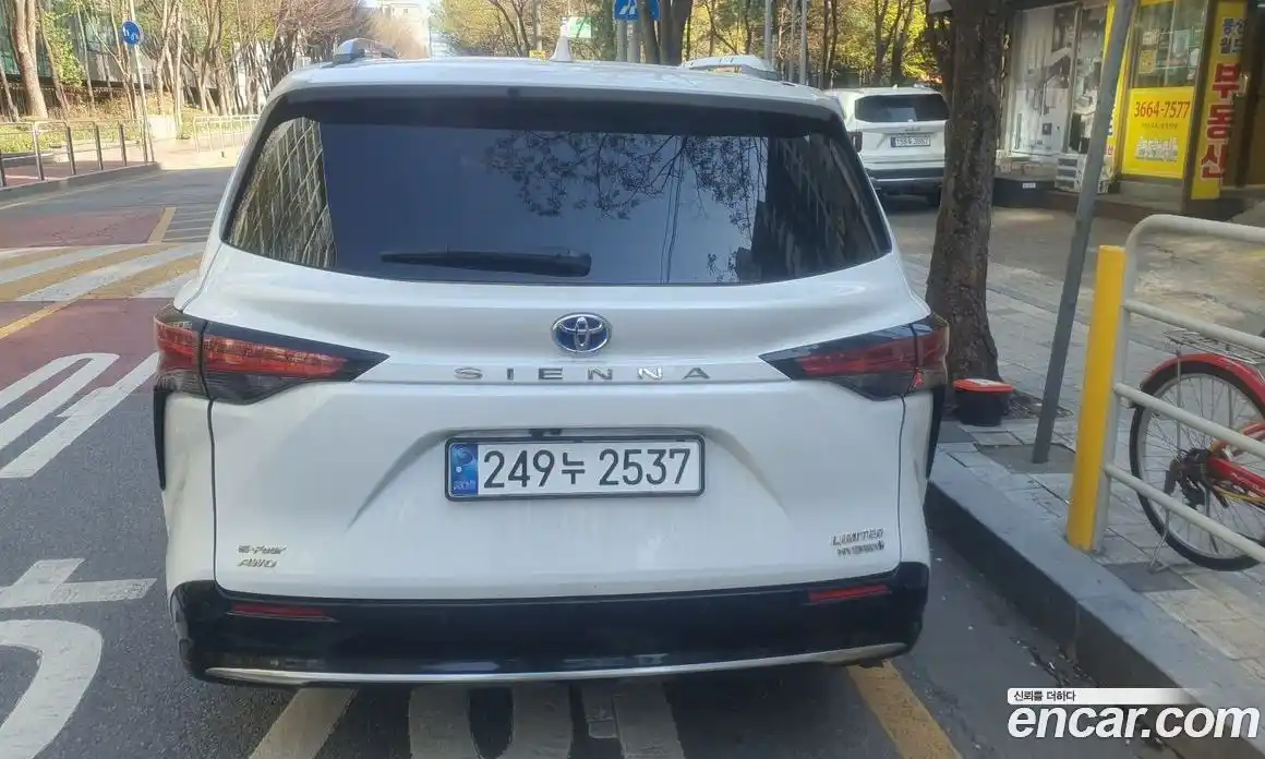 Toyota Sienna 2024 2.5 гидро в Москве № 1249956, фото 3