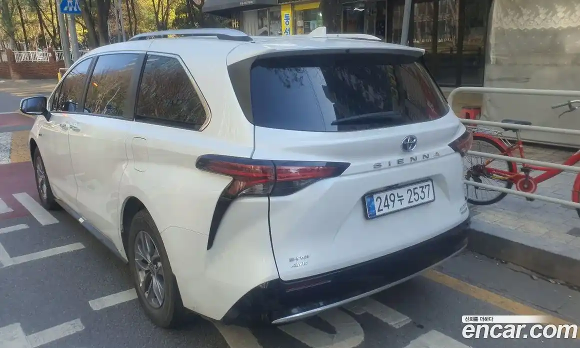 Toyota Sienna 2024 2.5 гидро в Москве № 1249956, фото 4