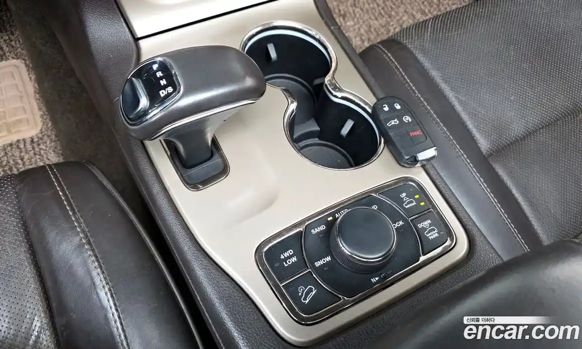Jeep Cherokee 2015 3.0 гидро в Москве № 1279547, фото 9