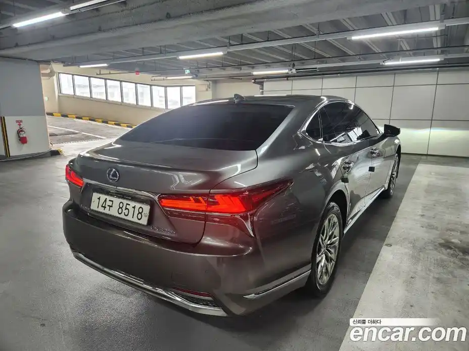 Lexus LS 2018 3.5 гидро в Москве № 1281399, фото 8