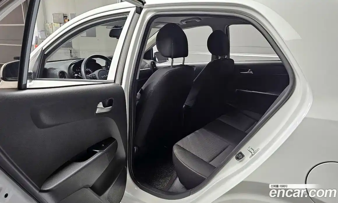 Kia Morning 2023 1.0 Автомат в Москве № 1288916, фото 11