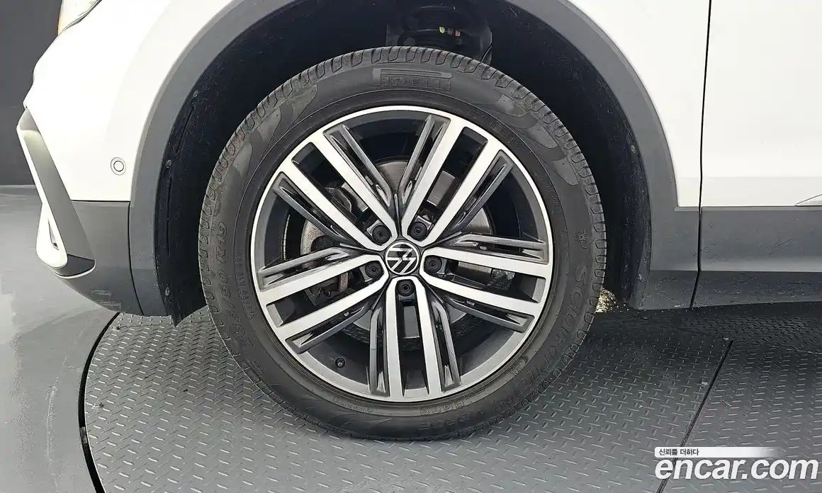 Volkswagen Tiguan 2022 2.0 гидро в Москве № 168652, фото 5