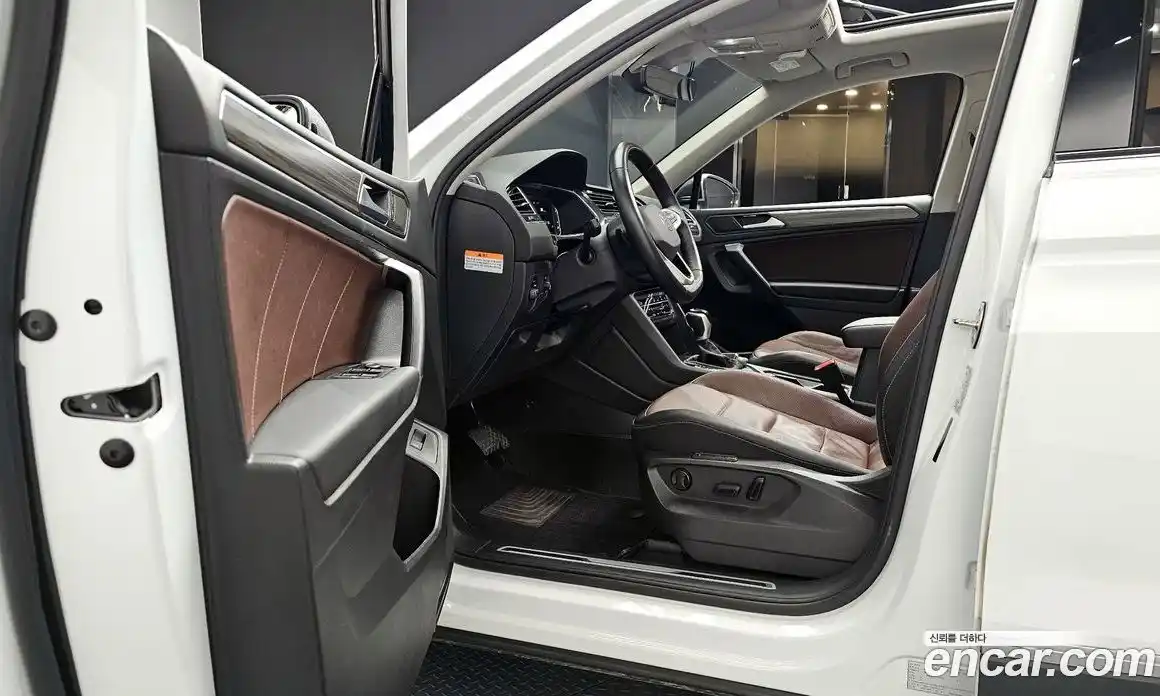 Volkswagen Tiguan 2022 2.0 гидро в Москве № 168652, фото 10