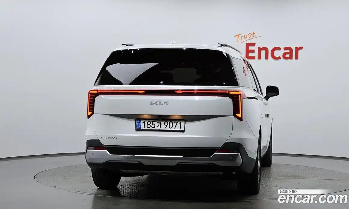 Kia Canival 2024 2.2 Автомат в Москве № 1245213, фото 3