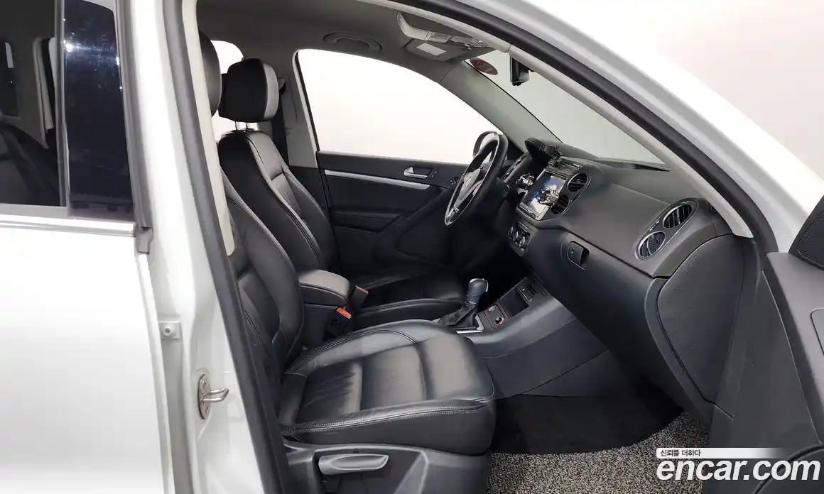 Volkswagen Tiguan 2015 2.0 гидро в Москве № 1251184, фото 11