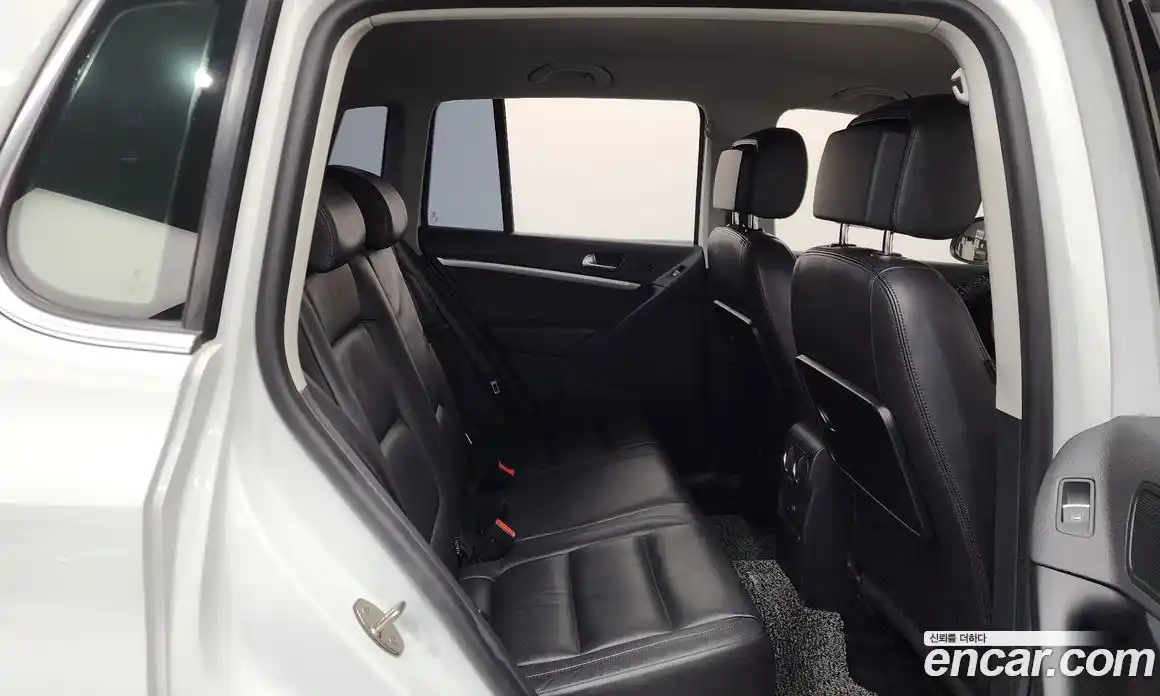 Volkswagen Tiguan 2015 2.0 гидро в Москве № 1251184, фото 12