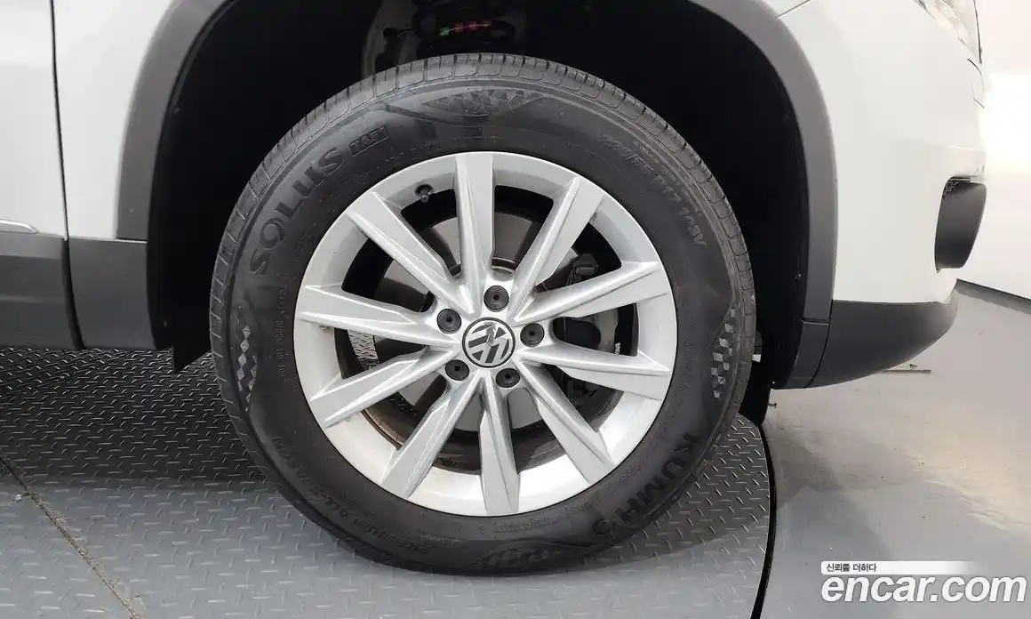 Volkswagen Tiguan 2015 2.0 гидро в Москве № 1251184, фото 5