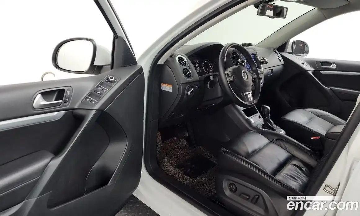 Volkswagen Tiguan 2015 2.0 гидро в Москве № 1251184, фото 10