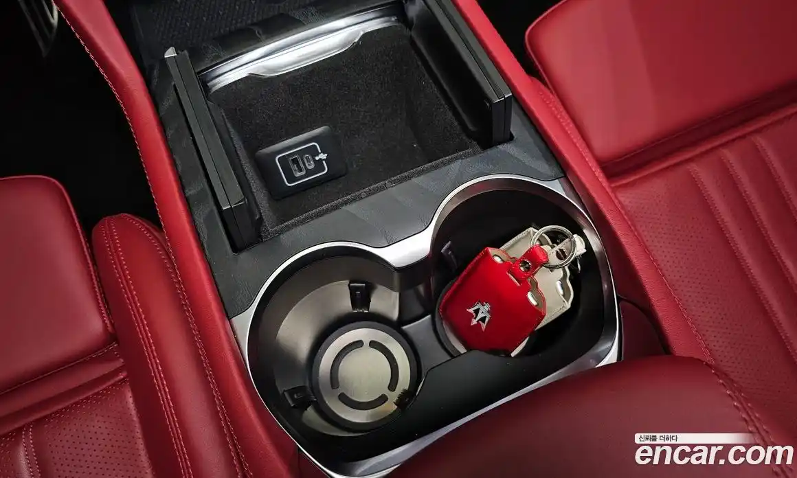 Maserati Grecale 2023 2.0 гидро в Москве № 1253218, фото 17